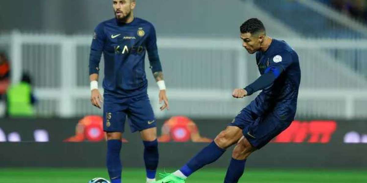 Ronaldo faz um hat-trick, incluindo dois livres, e o Al-Nassr goleia o Abha por 8-0